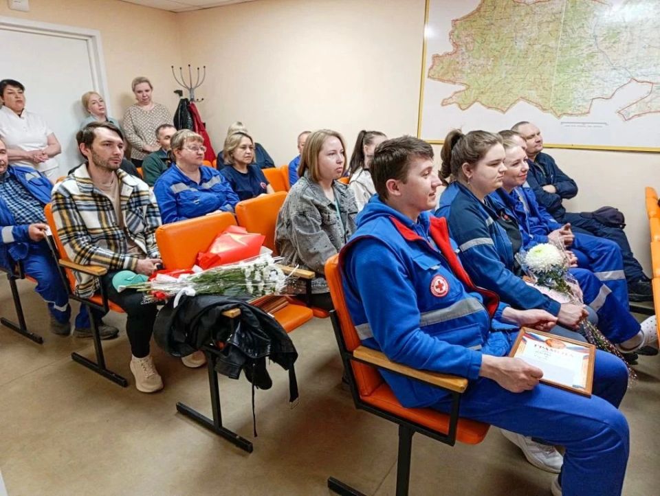 Валентин Коновалов: Встретился с работниками Усть-Абаканской районной больницы Валентин Коновалов: Встретился с работниками Усть-Абаканской районной больницы