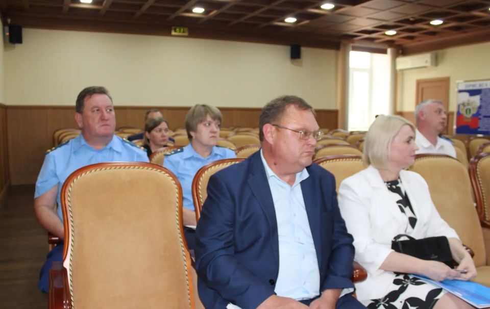 В прокуратуре Республики Хакасия под председательством заместителя прокурора республики Дениса Стонта проведено заседание межведомственной рабочей группы по обеспечению законности в жилищно-коммунальной сфере В прокуратуре Республики Хакасия под председательством заместителя прокурора республики Дениса Стонта проведено заседание межведомственной рабочей группы по обеспечению законности в жилищно-коммунальной сфере