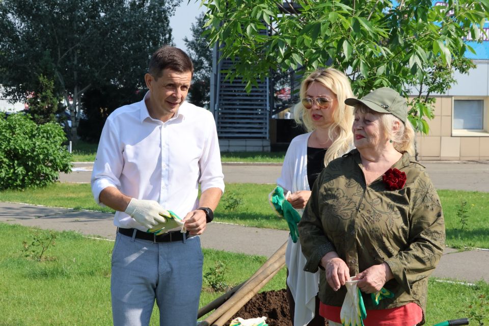 Королевская утончённость с суровым характером: подарок семьи Николая Булакина городу Королевская утончённость с суровым характером: подарок семьи Николая Булакина городу