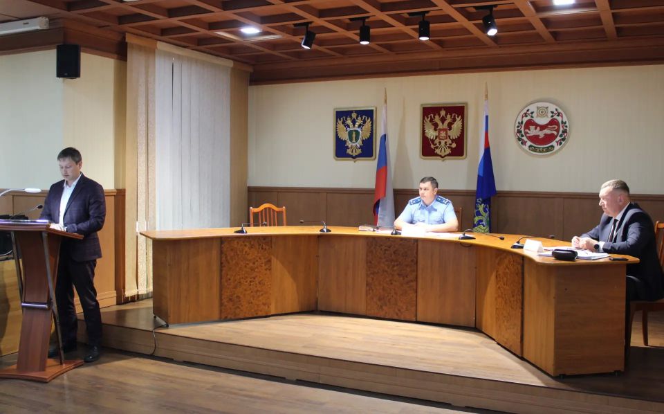 В прокуратуре Республики Хакасия под председательством заместителя прокурора республики Дениса Стонта проведено заседание межведомственной рабочей группы по обеспечению законности в жилищно-коммунальной сфере В прокуратуре Республики Хакасия под председательством заместителя прокурора республики Дениса Стонта проведено заседание межведомственной рабочей группы по обеспечению законности в жилищно-коммунальной сфере