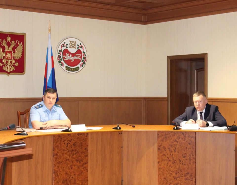 В прокуратуре Республики Хакасия под председательством заместителя прокурора республики Дениса Стонта проведено заседание межведомственной рабочей группы по обеспечению законности в жилищно-коммунальной сфере В прокуратуре Республики Хакасия под председательством заместителя прокурора республики Дениса Стонта проведено заседание межведомственной рабочей группы по обеспечению законности в жилищно-коммунальной сфере
