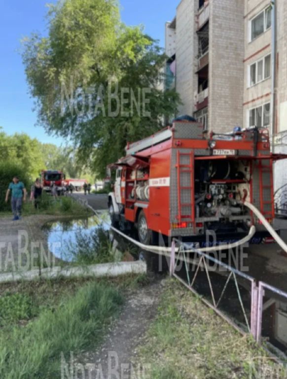 Пожар в доме на проезде Северном, 5 тушили в Абакане Пожар в доме на проезде Северном, 5 тушили в Абакане