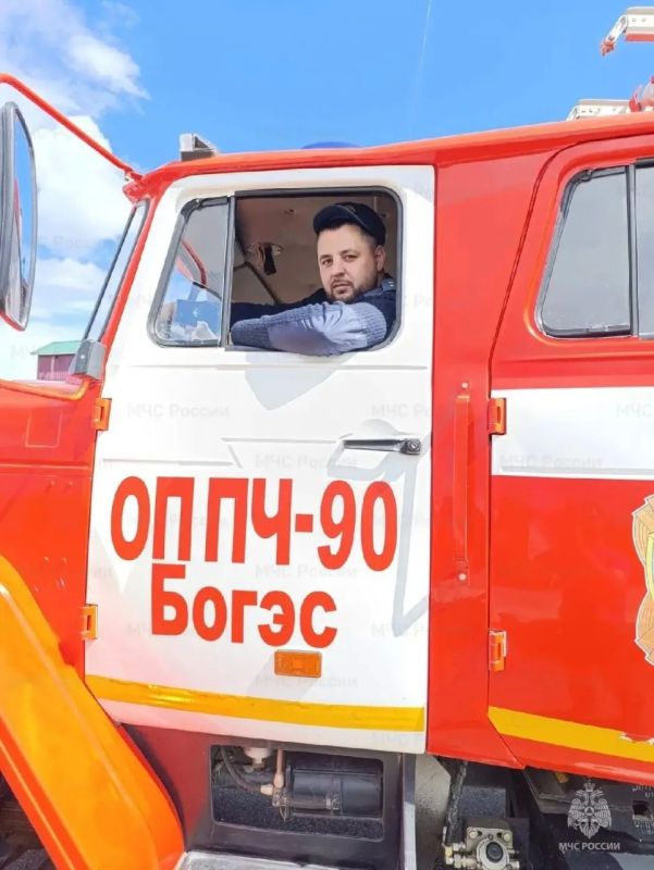 Решили перейти речку вброд: тонущих детей спасли пожарные в соседнем Красноярском крае Решили перейти речку вброд: тонущих детей спасли пожарные в соседнем Красноярском крае