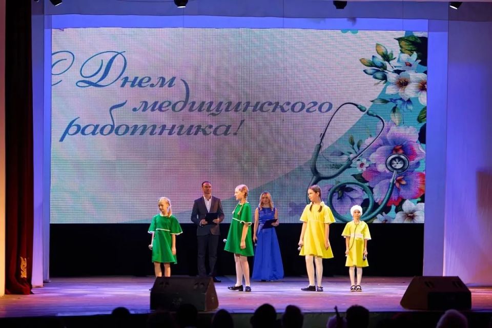 Лучших представителей здравоохранения отметили в Абакане Лучших представителей здравоохранения отметили в Абакане