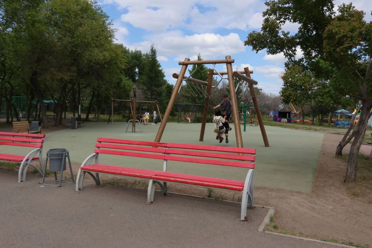 В парке «Комсомольский» началось выполнение благоустроительных работ, запланированных на этот год по национальному проекту «Инфраструктура для жизни»: подрядная организация – «Муниципальный жилищный фонд» выполнит площадку... В парке «Комсомольский» началось выполнение благоустроительных работ, запланированных на этот год по национальному проекту «Инфраструктура для жизни»: подрядная организация – «Муниципальный жилищный фонд» выполнит площадку...
