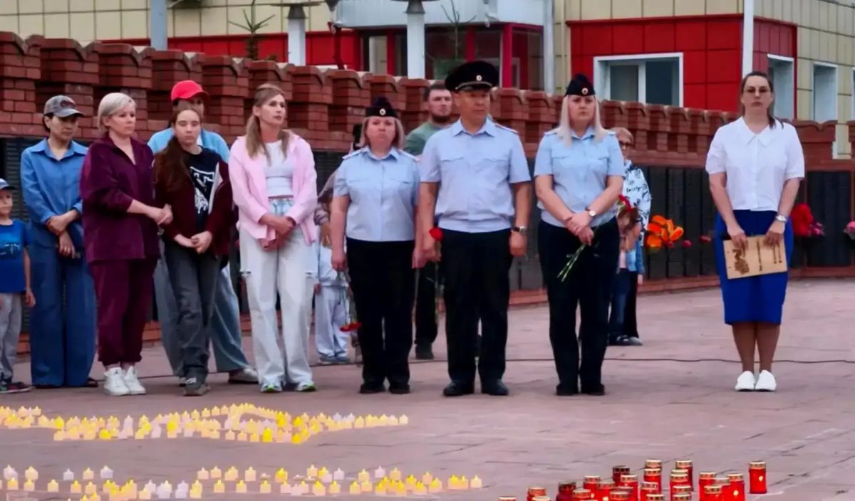 Сотрудники полиции стали участниками памятной акции «Огненные картины войны» в Ширинском районе Сотрудники полиции стали участниками памятной акции «Огненные картины войны» в Ширинском районе