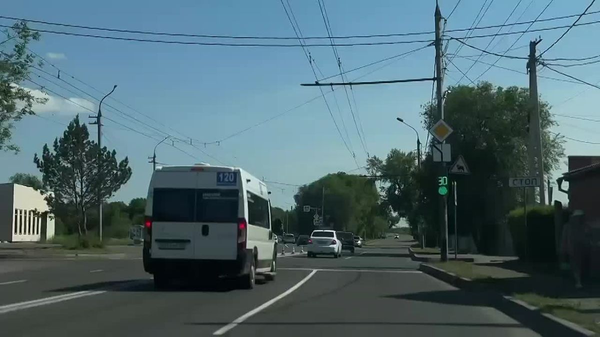 Схема движения по полосам изменилась в районе Коммунального моста Абакана, на участке обновили дорожную разметку и установили новые знаки
