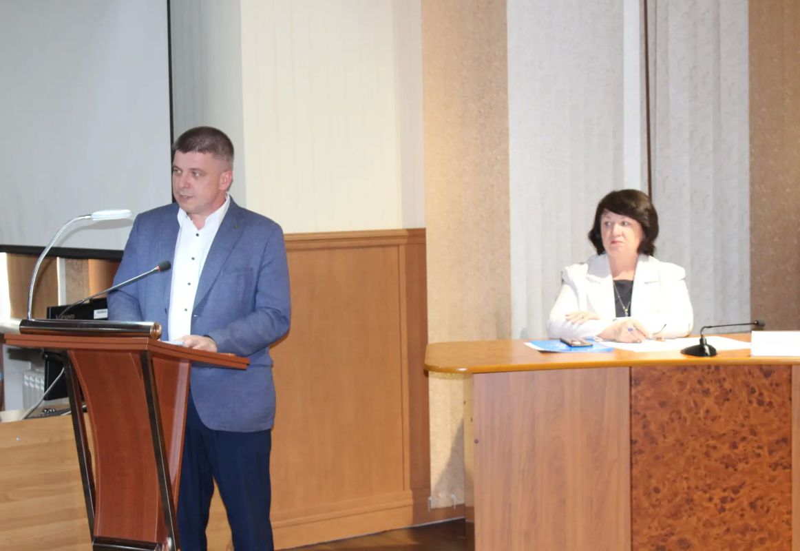 В прокуратуре Республики Хакасия под председательством прокурора республики Сергея Фирсова состоялось межведомственное совещание по вопросам обеспечения граждан лекарственными препаратами и изделиями медицинского назначения В прокуратуре Республики Хакасия под председательством прокурора республики Сергея Фирсова состоялось межведомственное совещание по вопросам обеспечения граждан лекарственными препаратами и изделиями медицинского назначения