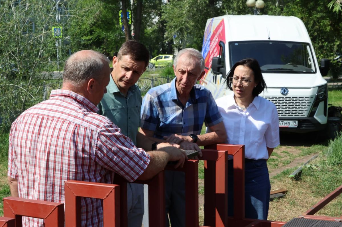 Продолжается благоустройство набережной по проезду Северный Продолжается благоустройство набережной по проезду Северный