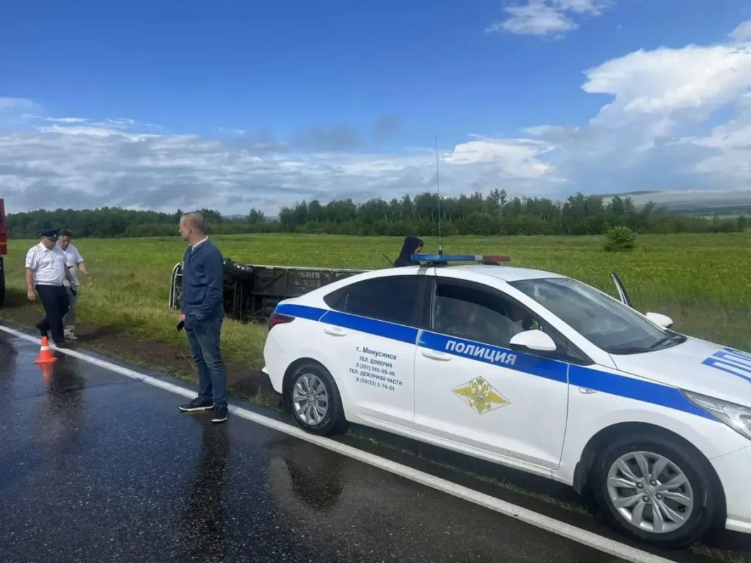 Автобус с детьми в Минусинском районе уходил от столкновения Автобус с детьми в Минусинском районе уходил от столкновения