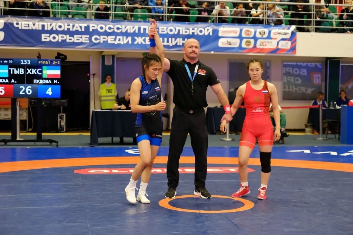Спортсменки из Хакасии взяли золото и бронзу на Чемпионате России по вольной борьбе Спортсменки из Хакасии взяли золото и бронзу на Чемпионате России по вольной борьбе