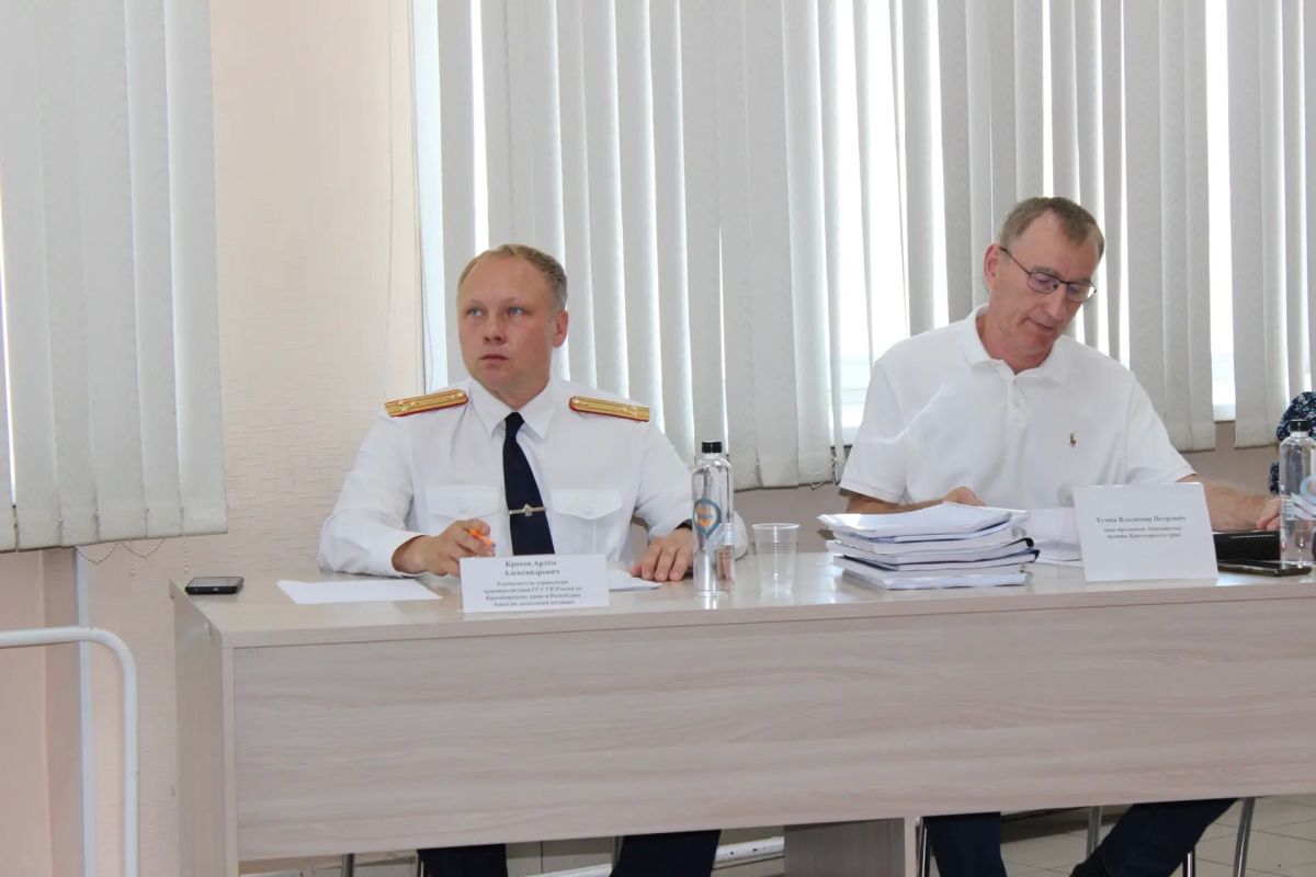 Руководитель управления криминалистики принял участие в работе государственной экзаменационной комиссии Юридического института СФУ Руководитель управления криминалистики принял участие в работе государственной экзаменационной комиссии Юридического института СФУ