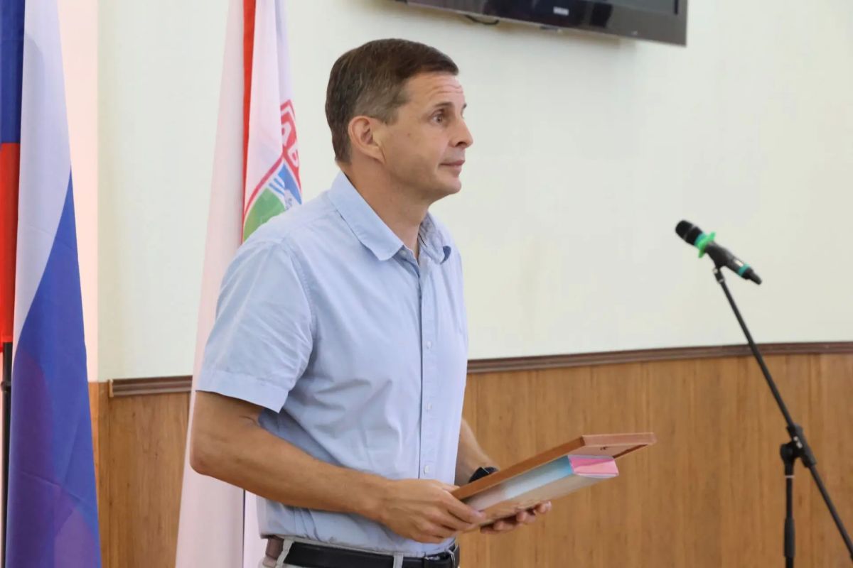 Десять новых имён в наших школах, одиннадцать высших результатов на ЕГЭ: сегодня в Администрации города Абакана вручили премии выпускникам и их учителям Десять новых имён в наших школах, одиннадцать высших результатов на ЕГЭ: сегодня в Администрации города Абакана вручили премии выпускникам и их учителям