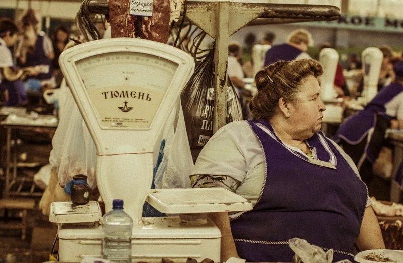 Как продавцы на рынках манипулируют покупателями: 8 уловок
