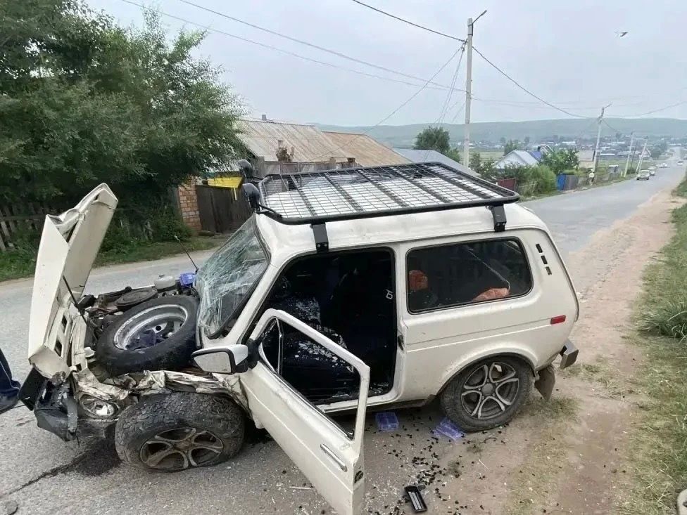 В Ширинском районе автомобиль ВАЗ2121 не уступил дорогу иномарке