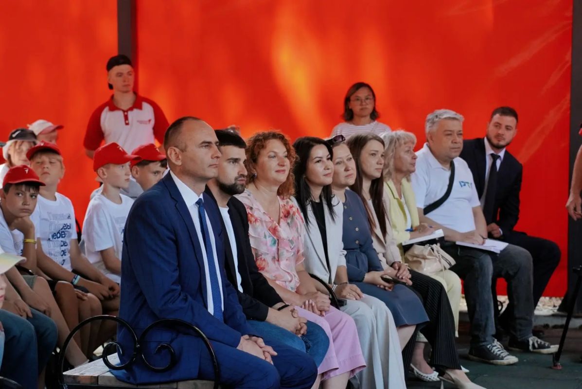 Валентин Коновалов: Встретился с участниками профильной смены «Смена Первых: лидеры Движения!» в лагере «Беркут» Валентин Коновалов: Встретился с участниками профильной смены «Смена Первых: лидеры Движения!» в лагере «Беркут»
