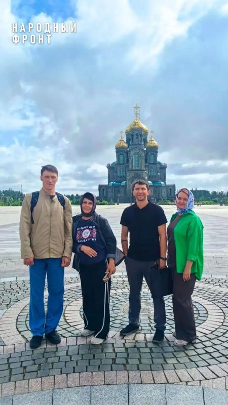 Волонтёры из Хакасии после форума «Всё для Победы!» посетили парк «Патриот» Волонтёры из Хакасии после форума «Всё для Победы!» посетили парк «Патриот»