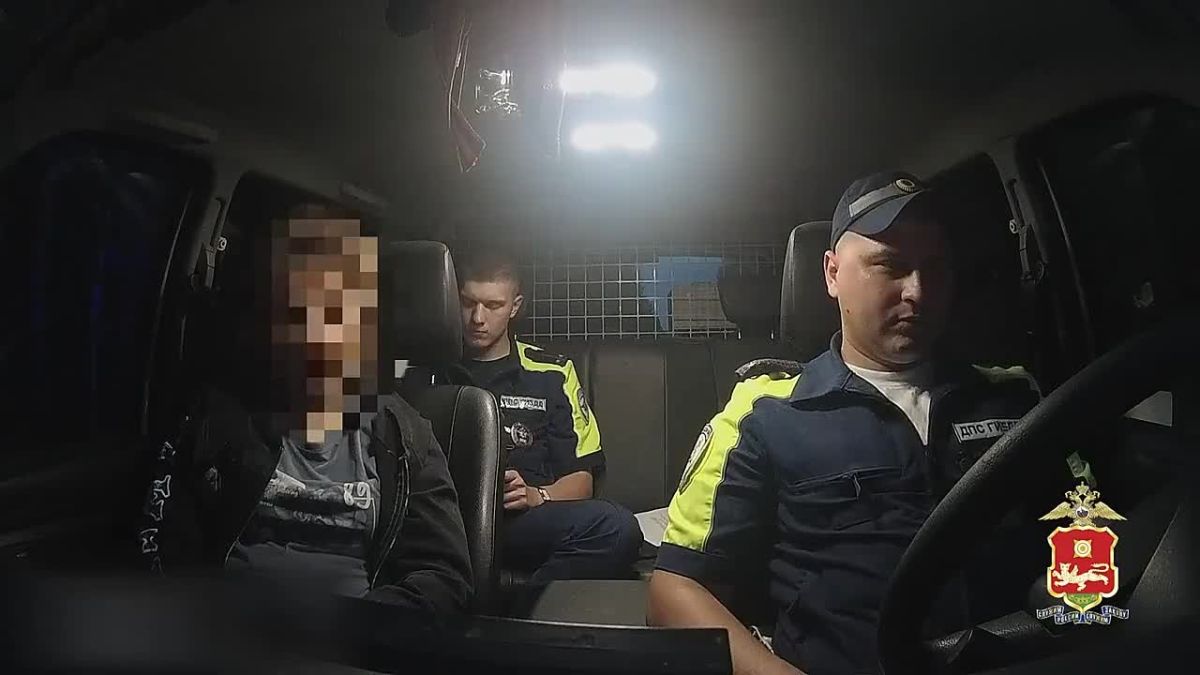 В Ширинском районе пьяная женщина пыталась скрыться на авто от полицейских: ее ловили два экипажа