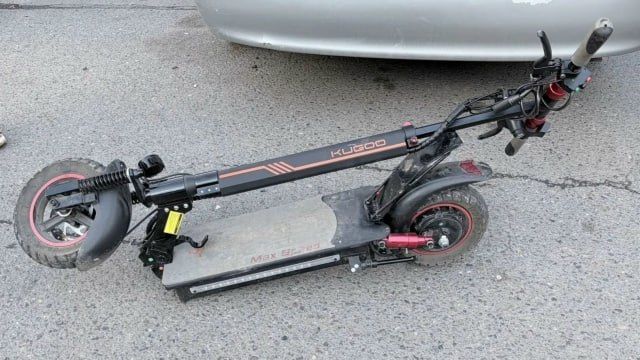 На Южной дамбе в субботу погиб мужчина, катаясь на электросамокате На Южной дамбе в субботу погиб мужчина, катаясь на электросамокате