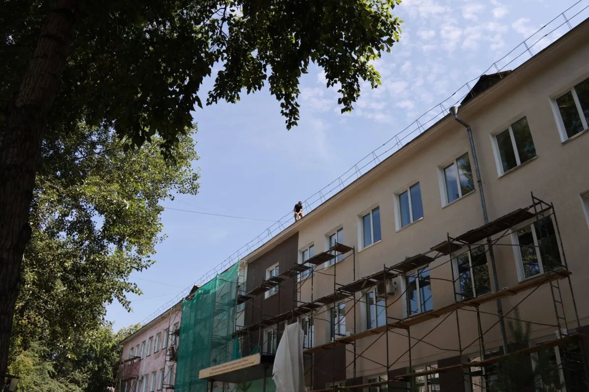 Фасад старого УПК в Абакане станет молочно-бежевым Фасад старого УПК в Абакане станет молочно-бежевым