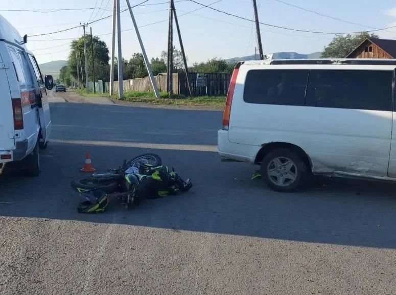 В Усть-Абакане 16-летний юноша на мотоцикле получил перелом плеча В Усть-Абакане 16-летний юноша на мотоцикле получил перелом плеча