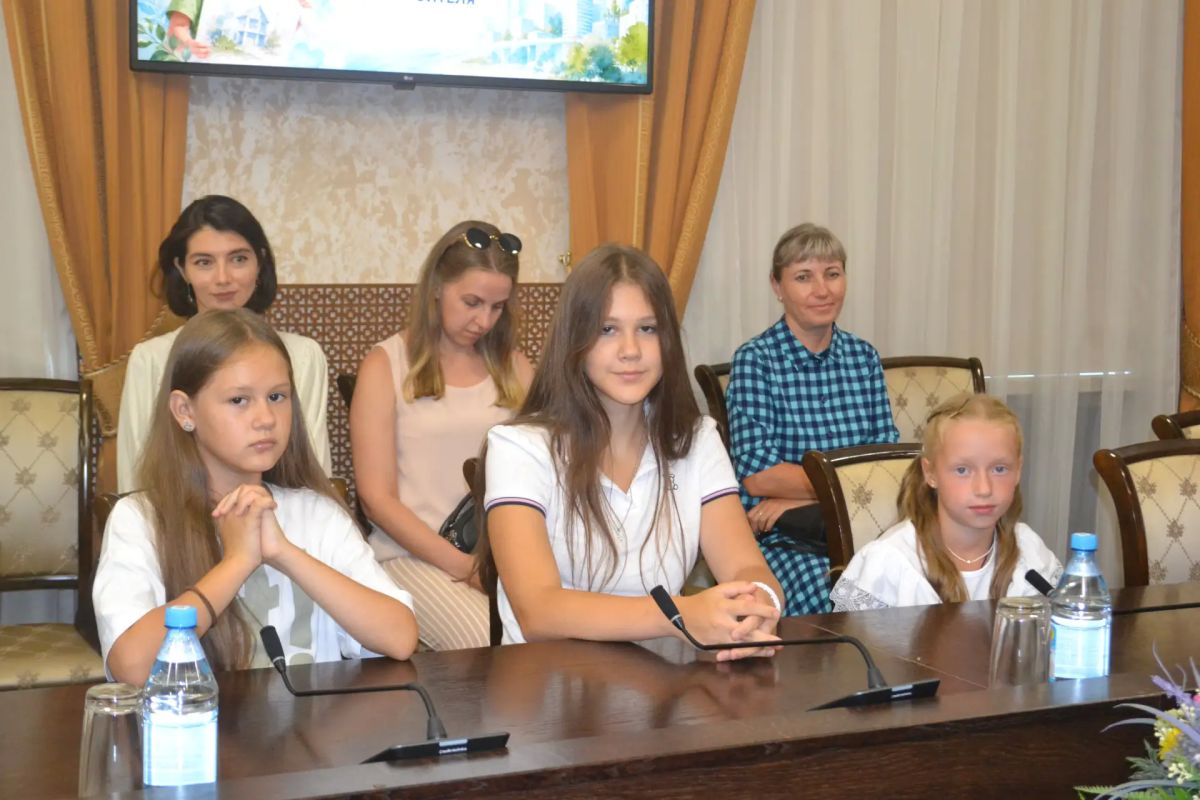 В Хакасии наградили победителей детского творческого конкурса «Я строитель!» В Хакасии наградили победителей детского творческого конкурса «Я строитель!»