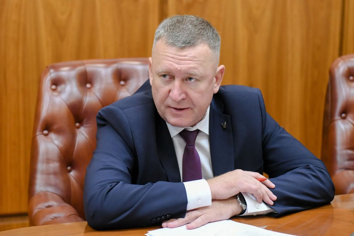 Валентин Коновалов: Провёл совещание по ситуации на топливном рынке Хакасии Валентин Коновалов: Провёл совещание по ситуации на топливном рынке Хакасии
