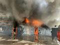 6 часов тушили крупный пожар в магазине хозтоваров в Хакасии