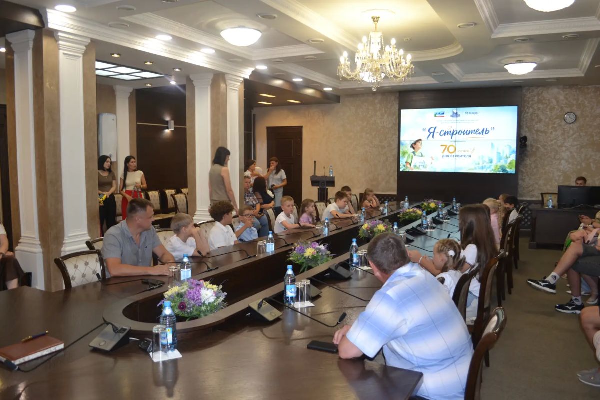 В Хакасии наградили победителей детского творческого конкурса «Я строитель!» В Хакасии наградили победителей детского творческого конкурса «Я строитель!»