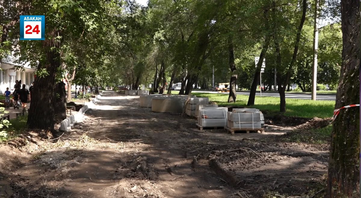 Ливневую канализацию обустраивают на проезде Пушкина, 54 в Абакане Ливневую канализацию обустраивают на проезде Пушкина, 54 в Абакане