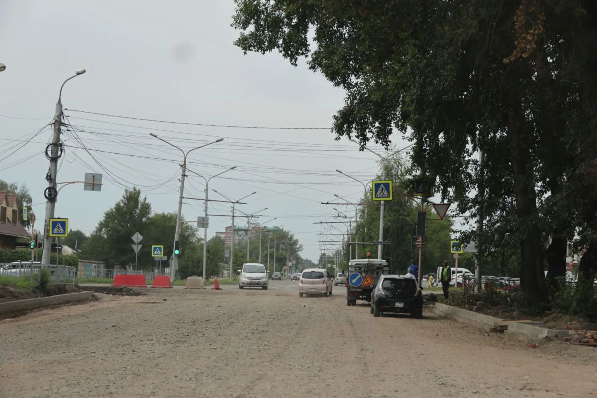 На участке улице Крылова в границах улиц Макаренко – Маршала Жукова продолжается капитальный ремонт, предусмотренный городской программой «Градостроительная политика», финансирование работ идёт за счёт городского бюджета На участке улице Крылова в границах улиц Макаренко – Маршала Жукова продолжается капитальный ремонт, предусмотренный городской программой «Градостроительная политика», финансирование работ идёт за счёт городского бюджета