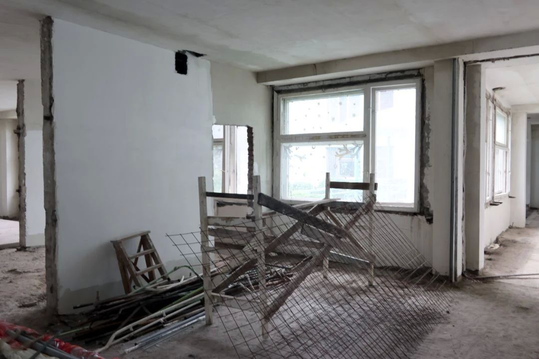 В абаканском детском саду «Василёк» возобновился капремонт В абаканском детском саду «Василёк» возобновился капремонт