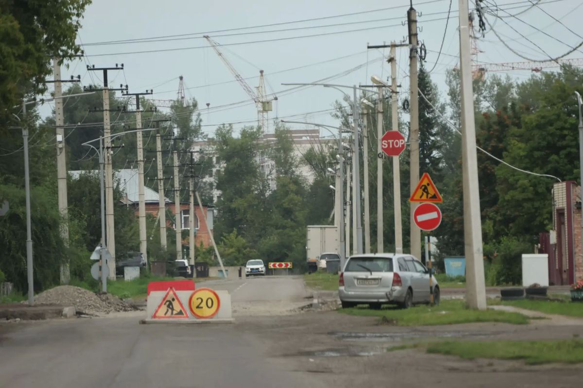 На участке улице Крылова в границах улиц Макаренко – Маршала Жукова продолжается капитальный ремонт, предусмотренный городской программой «Градостроительная политика», финансирование работ идёт за счёт городского бюджета На участке улице Крылова в границах улиц Макаренко – Маршала Жукова продолжается капитальный ремонт, предусмотренный городской программой «Градостроительная политика», финансирование работ идёт за счёт городского бюджета