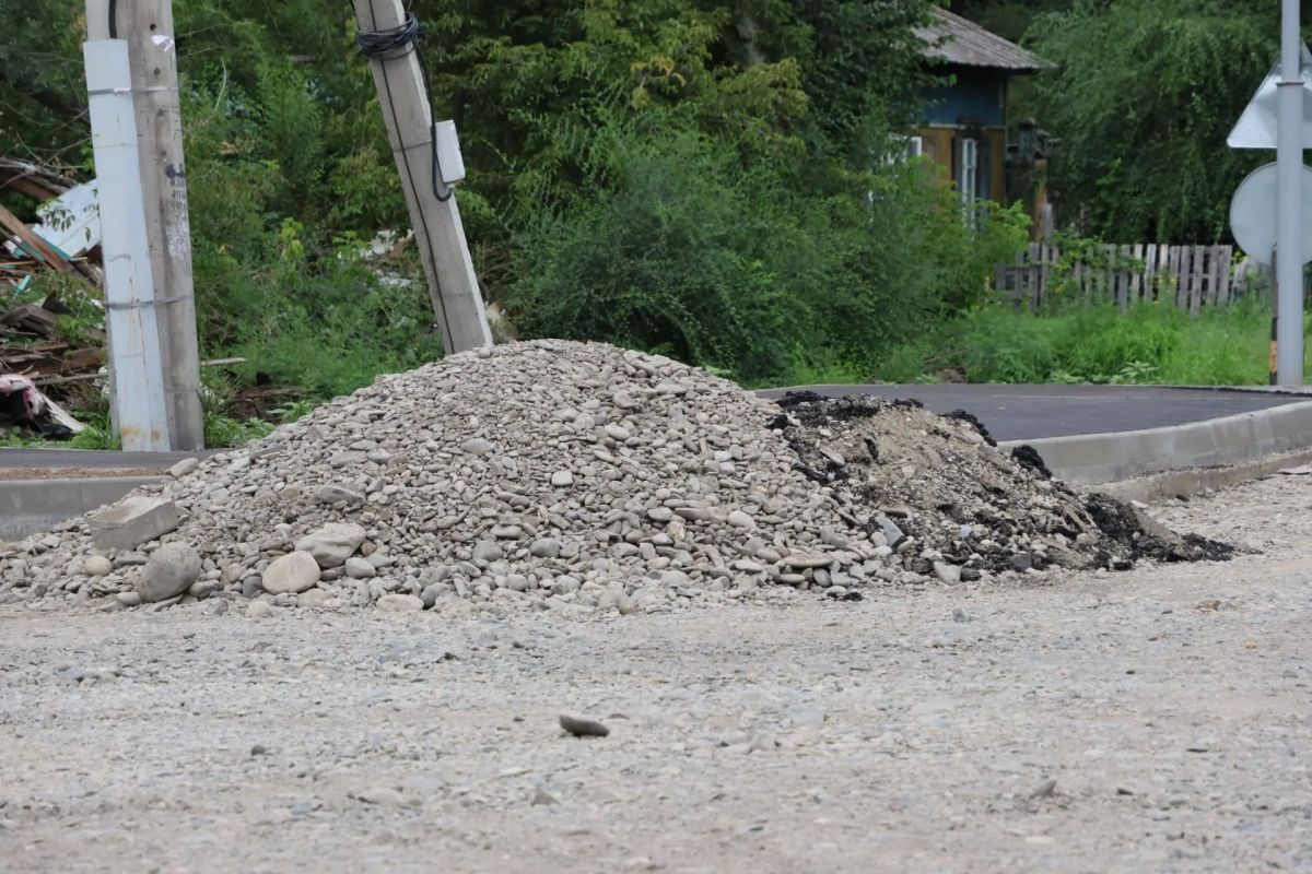 На участке улице Крылова в границах улиц Макаренко – Маршала Жукова продолжается капитальный ремонт, предусмотренный городской программой «Градостроительная политика», финансирование работ идёт за счёт городского бюджета На участке улице Крылова в границах улиц Макаренко – Маршала Жукова продолжается капитальный ремонт, предусмотренный городской программой «Градостроительная политика», финансирование работ идёт за счёт городского бюджета