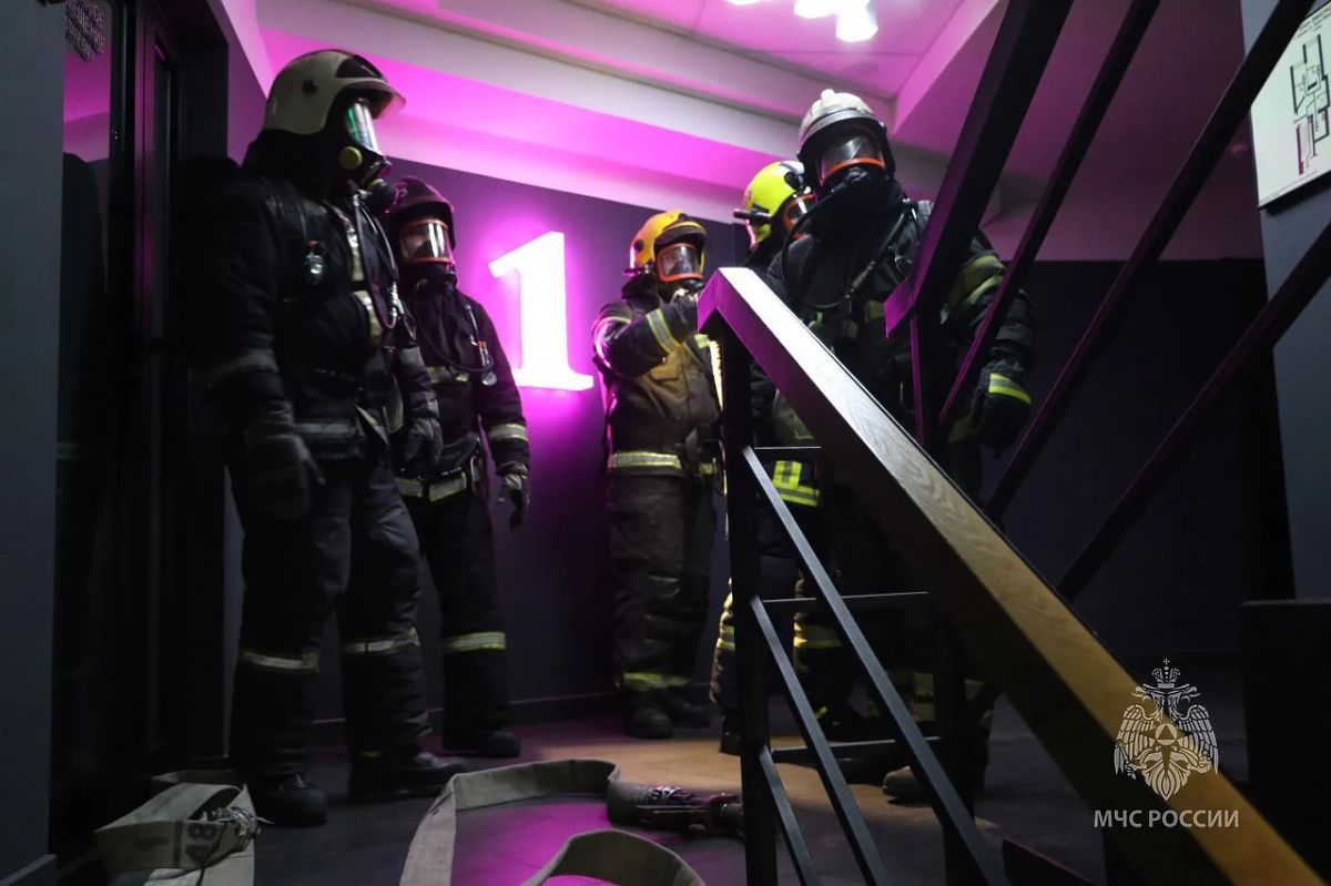 В Абакане пожарные провели учения в отеле «Азимут»! В Абакане пожарные провели учения в отеле «Азимут»!