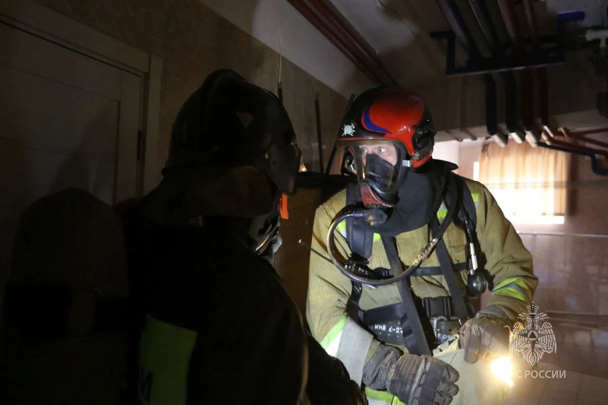 В Абакане пожарные провели учения в отеле «Азимут»! В Абакане пожарные провели учения в отеле «Азимут»!