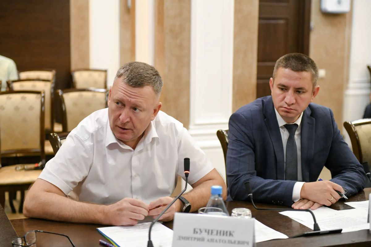 Валентин Коновалов: Провёл совещание по обстановке на топливном рынке Хакасии Валентин Коновалов: Провёл совещание по обстановке на топливном рынке Хакасии