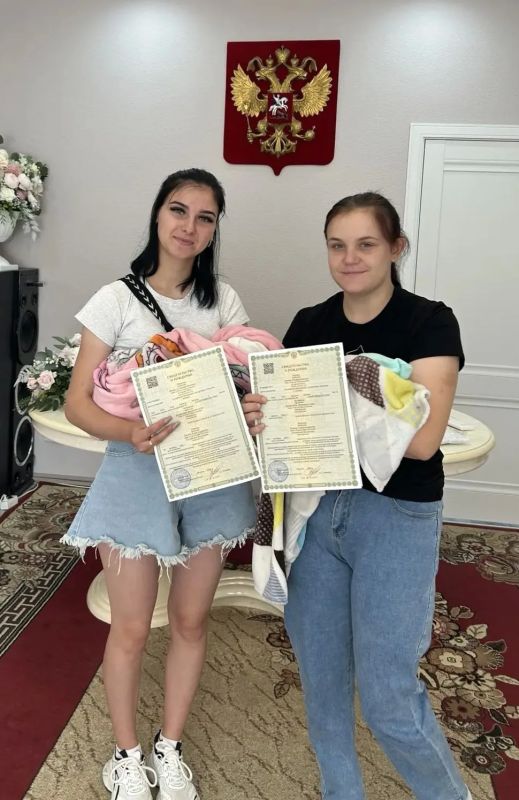 В Саяногорске зарегистрировали «королевскую» двойню
