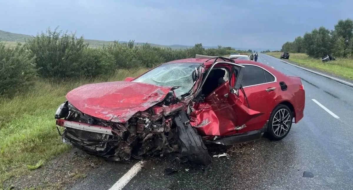 Трое человек пострадали в дорожной аварии в Боградском районе, причиной ДТП стал выезд на встречку Трое человек пострадали в дорожной аварии в Боградском районе, причиной ДТП стал выезд на встречку
