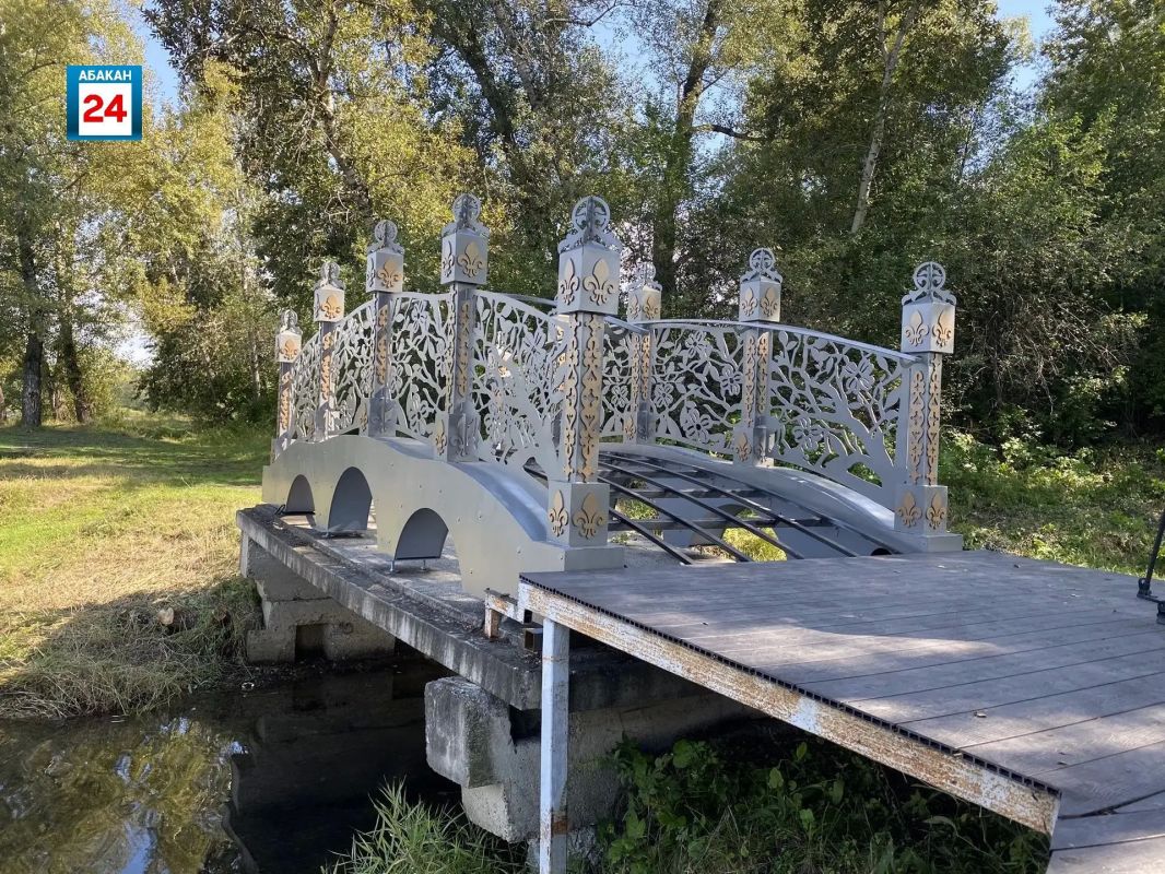 Новую фотозону готовят в Парке Культуры и Отдыха — здесь появился ажурный мост Новую фотозону готовят в Парке Культуры и Отдыха — здесь появился ажурный мост