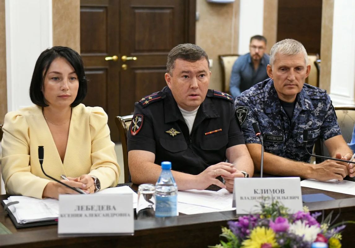 Валентин Коновалов: Провёл заседание штаба по обстановке на топливном рынке Хакасии Валентин Коновалов: Провёл заседание штаба по обстановке на топливном рынке Хакасии