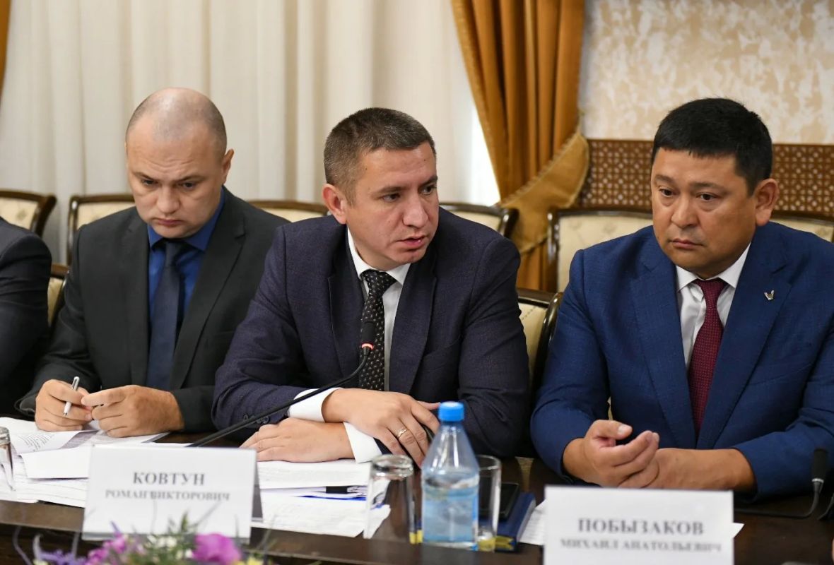 Валентин Коновалов: Провёл заседание штаба по обстановке на топливном рынке Хакасии Валентин Коновалов: Провёл заседание штаба по обстановке на топливном рынке Хакасии
