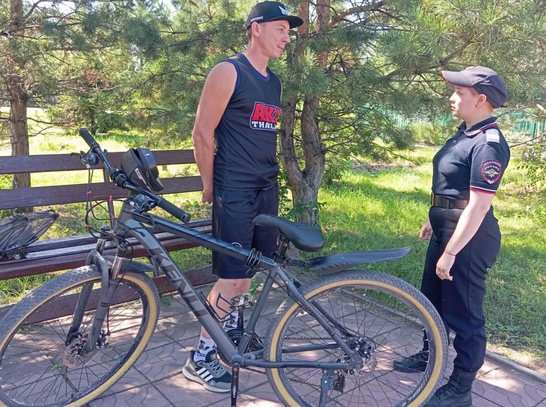 Полицейские Черногорска продолжают профилактические мероприятия по предупреждению краж велосипедов Полицейские Черногорска продолжают профилактические мероприятия по предупреждению краж велосипедов