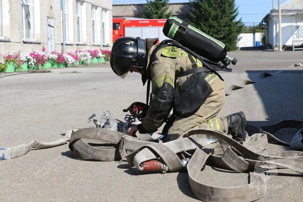 Пожарные учения прошли на кондитерской фабрике в Черногорске Пожарные учения прошли на кондитерской фабрике в Черногорске