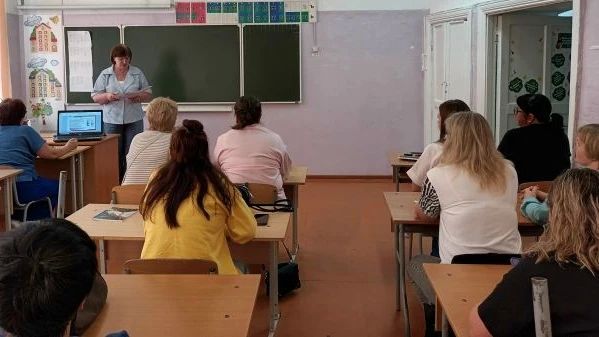 Давайте заглянем к нашим коллегам в участковые комиссии! Чем они сейчас занимаются? Давайте заглянем к нашим коллегам в участковые комиссии! Чем они сейчас занимаются?