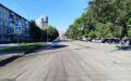 Старый асфальт фрезеруют на Комарова в Абакане