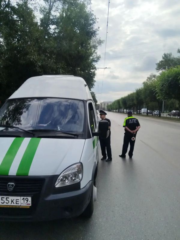 Mercedes-Benz и Lexus RX350 арестовали за долги во время дорожного рейда в Хакасии Mercedes-Benz и Lexus RX350 арестовали за долги во время дорожного рейда в Хакасии