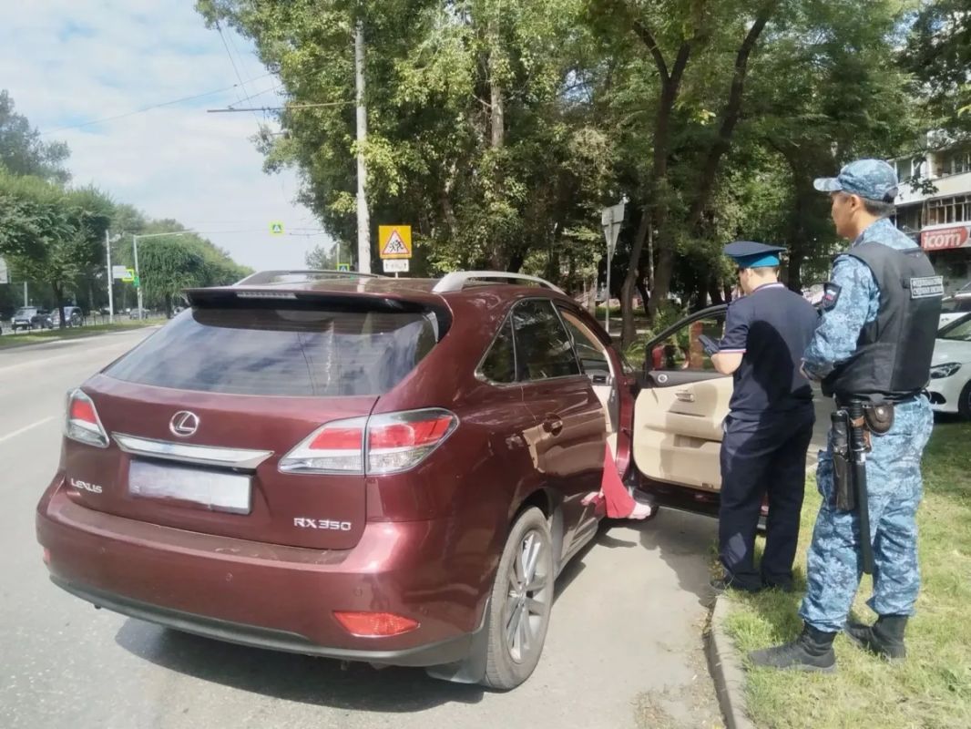 Mercedes-Benz и Lexus RX350 арестовали за долги во время дорожного рейда в Хакасии Mercedes-Benz и Lexus RX350 арестовали за долги во время дорожного рейда в Хакасии