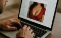 Белоярец "сводил" девушку в театр за 80 тысяч рублей