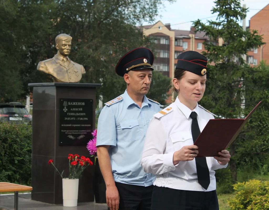 В Черногорске молодые сотрудники полиции торжественно приняли Присягу В Черногорске молодые сотрудники полиции торжественно приняли Присягу